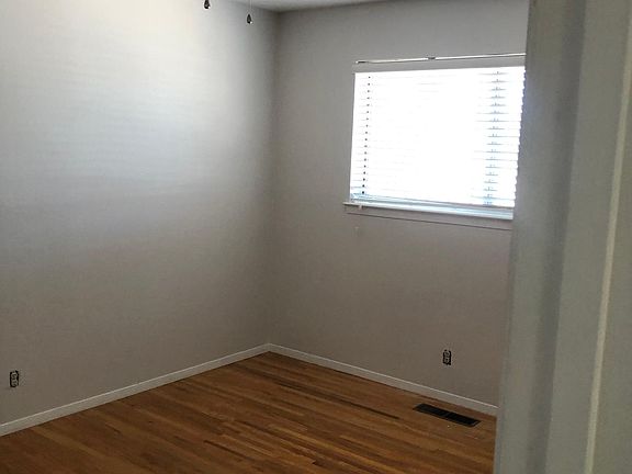 5th image of 6216 Baker Ave NE