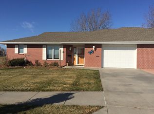 230 Meadow View Dr, York, NE 68467