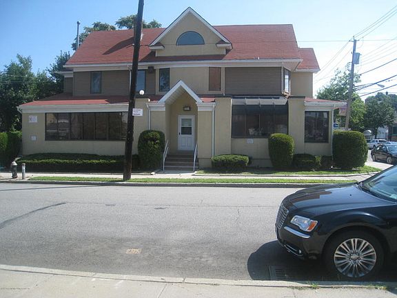 4th image of 427 Forest Ave