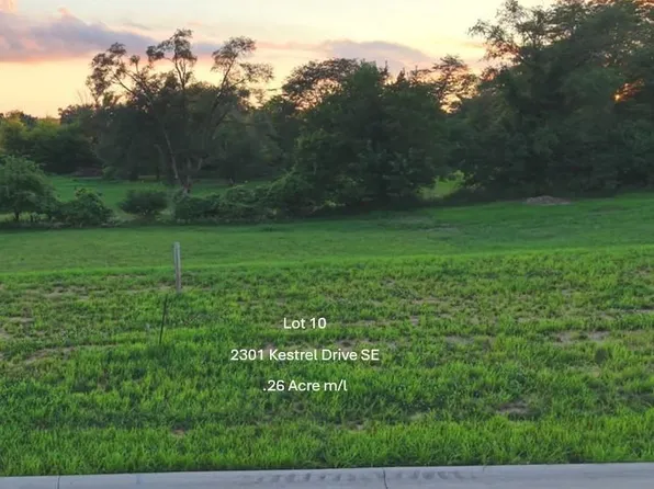 2301 Kestrel Dr SE, Cedar Rapids, IA 52403