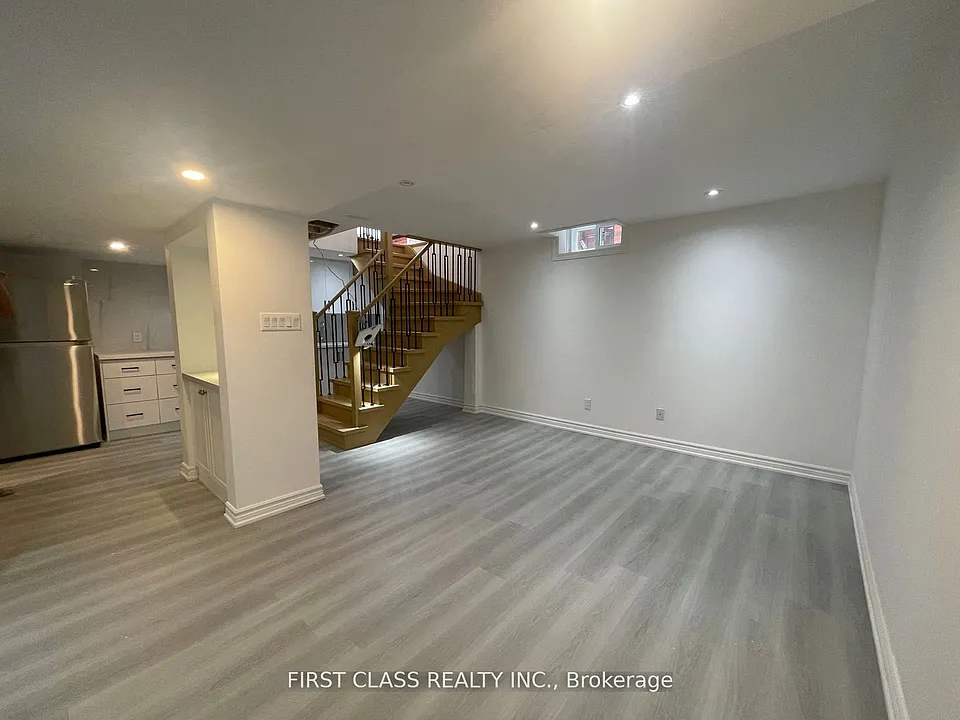 36 Soho Cres #BASEMENT