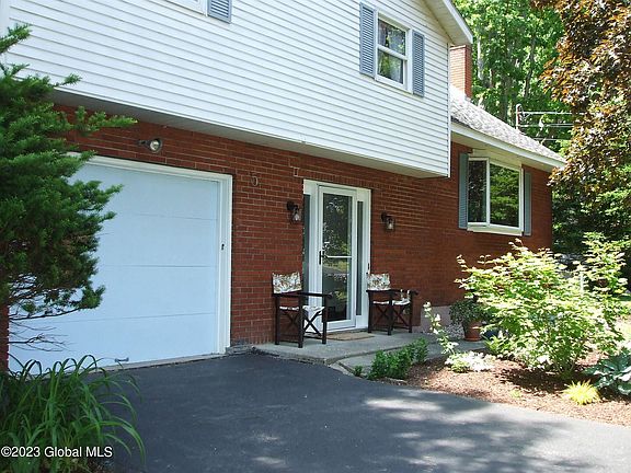 2nd image of 5 Vista Dr