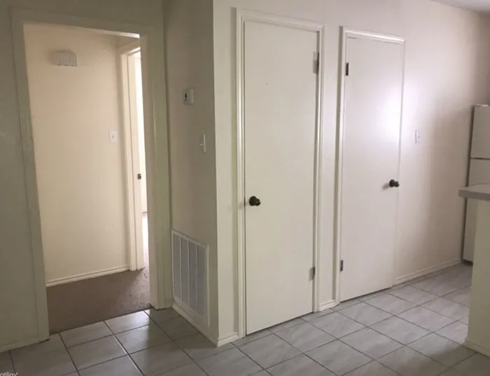 2217 E Grimes St #6 — Photo 12
