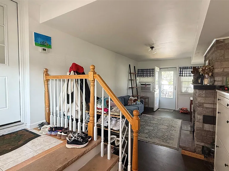 60 Ryerson Rd — Photo 18