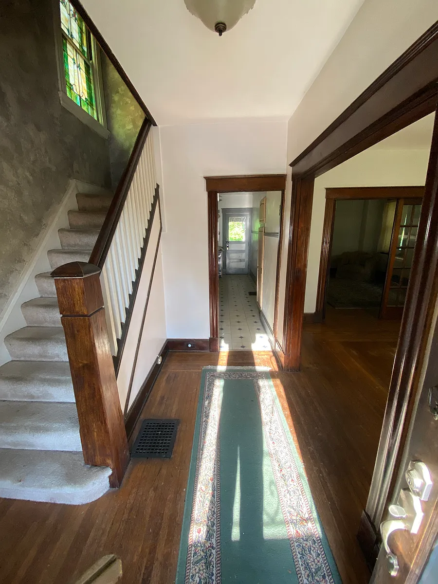 Entry - 2528 Luna Ave
