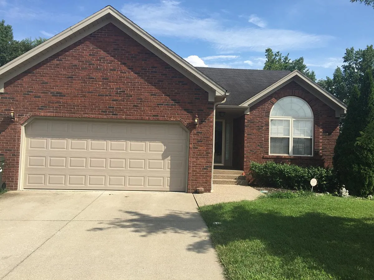5 bed, 2021 sqft, $2,300 — Photo 1
