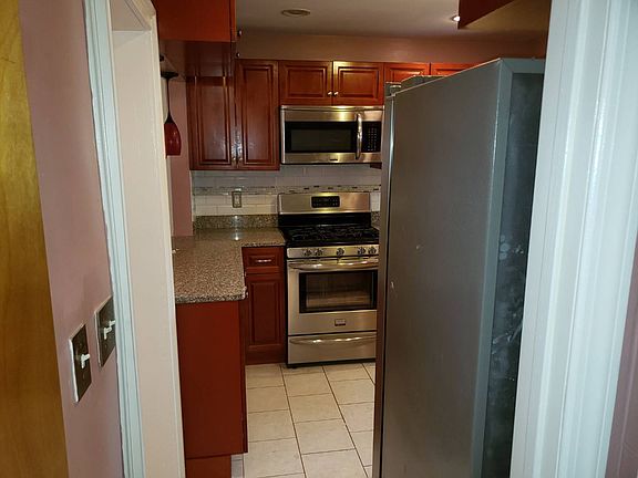 5th image of 20951 Bardwell Ave