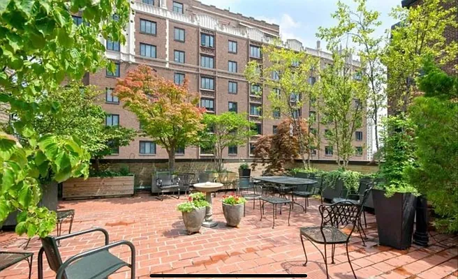 Sold by Compass | media 18