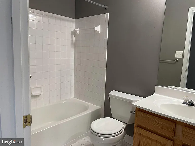 313 Cross Green St #B — Photo 16