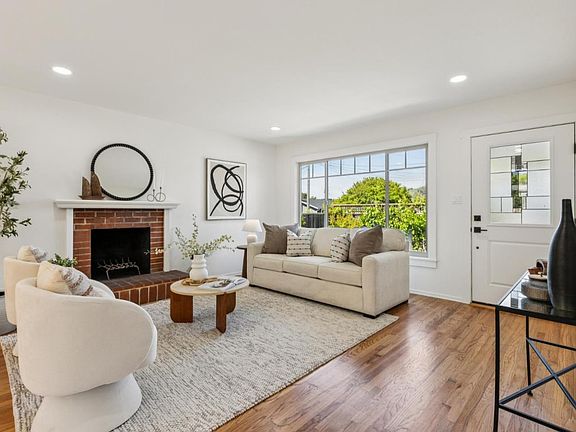 3rd image of 1404 Flores Dr
