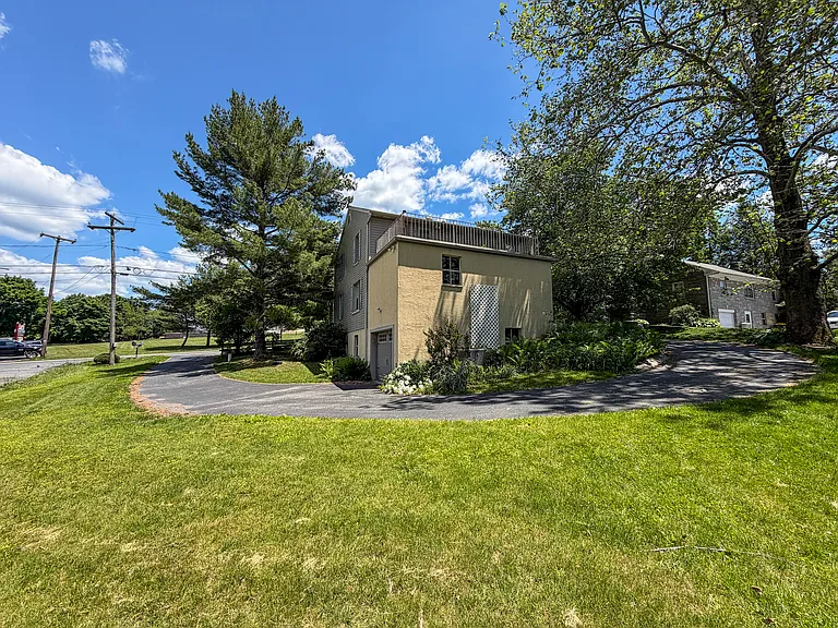 1011 Reading Rd — Photo 22