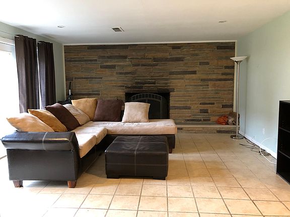 2nd image of 274 Barwynne Ln #1R