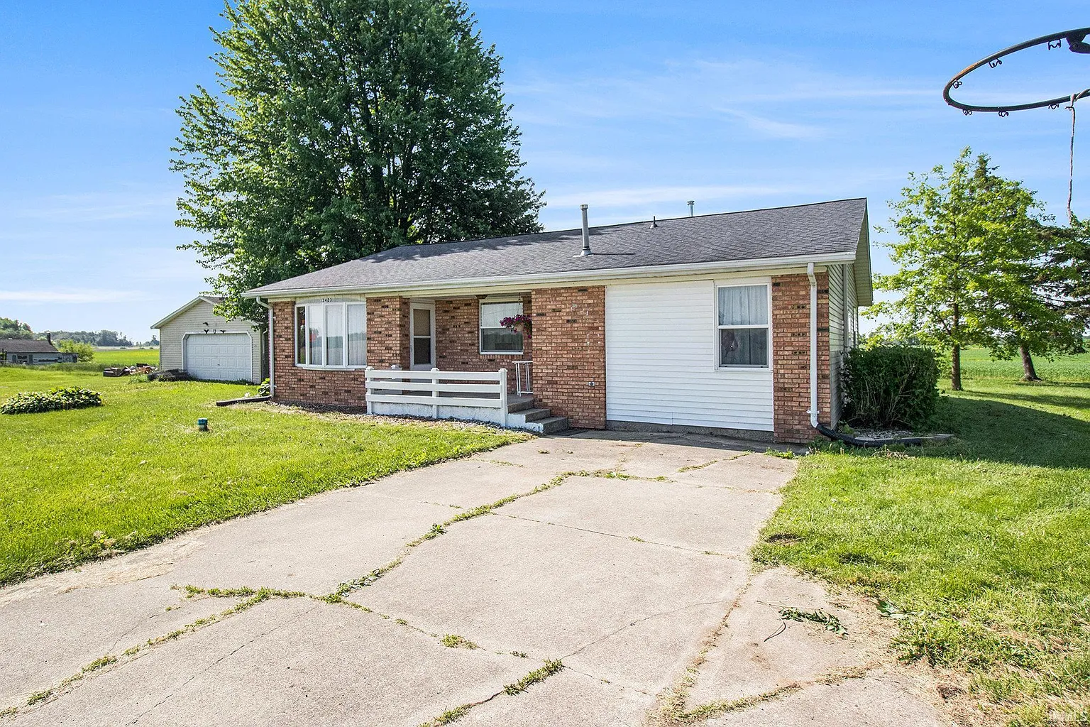 12423 Tyler Rd photo 1