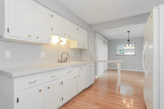 1104 Archland Dr — Photo 4