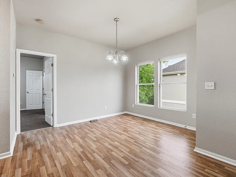 10341 Parkview Ave — Photo 3
