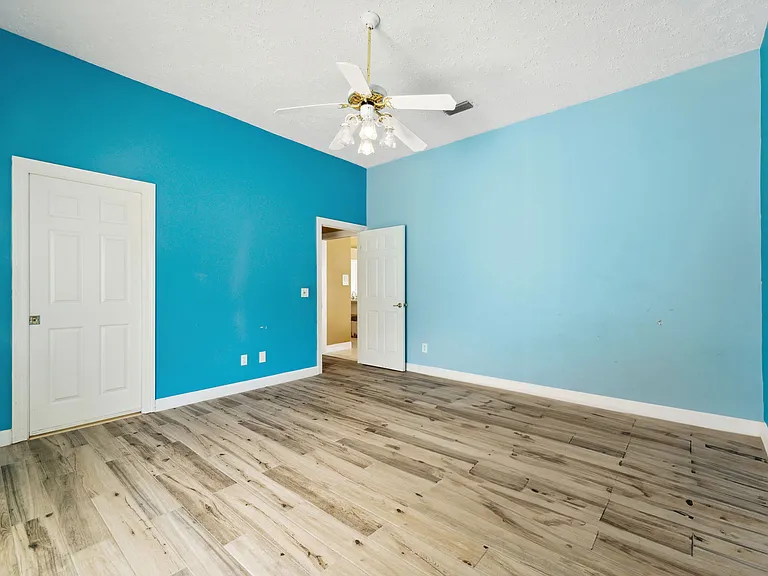 111 Florida Ave — Photo 28