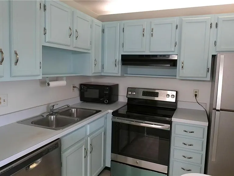 74 Royal Oak Ct #204 — Photo 7