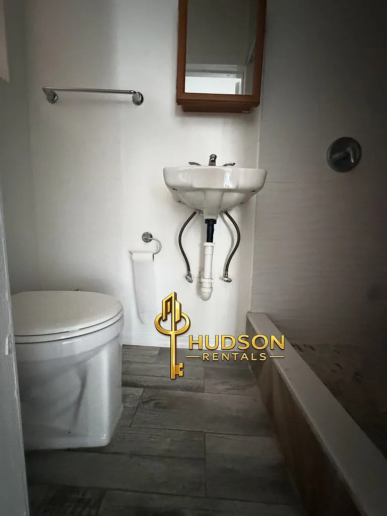 Studio, 500 sqft, $1,300 — Photo 3