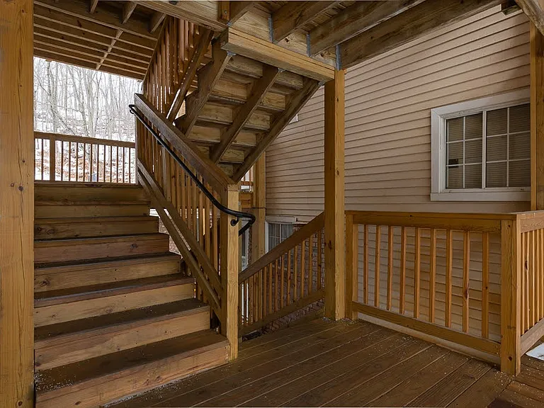 219 Fox Run Ln — Photo 3