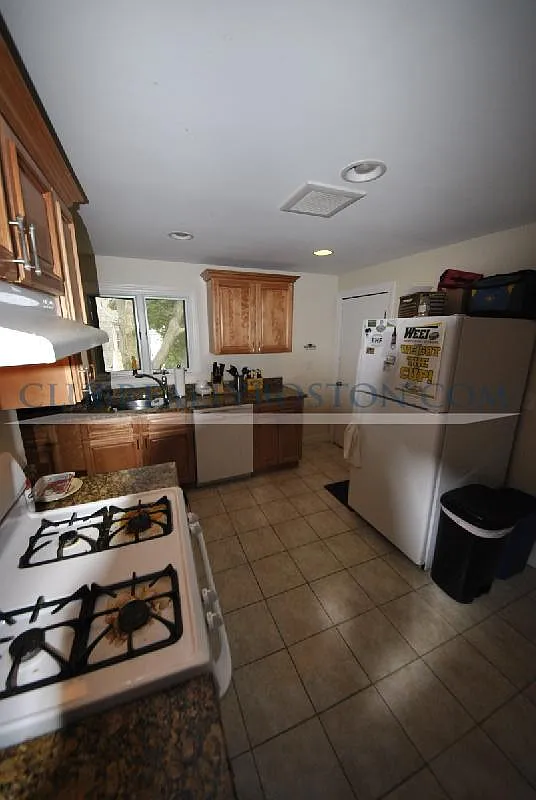 3 bed, 1.0 bath, $3,100 — Photo 2