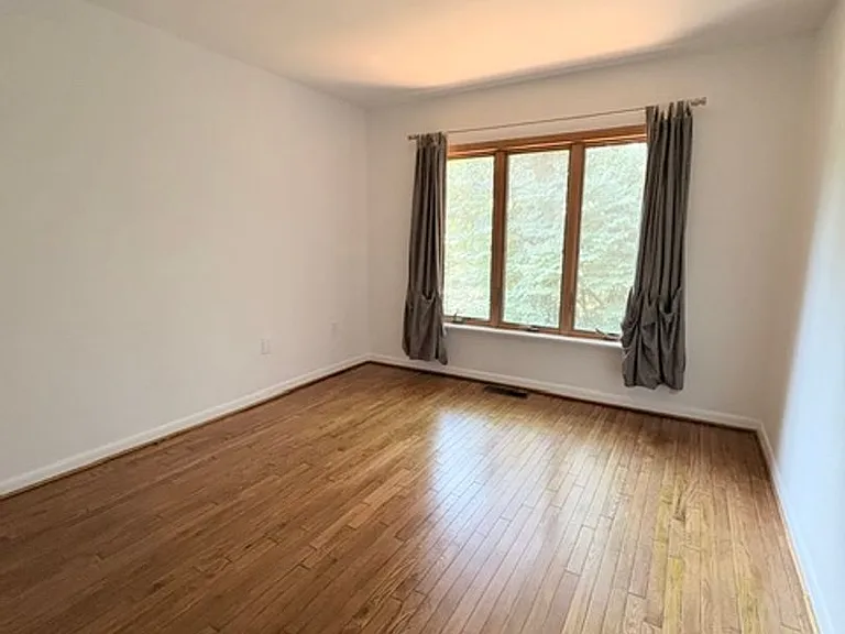 2071 Golf Course Dr — Photo 25