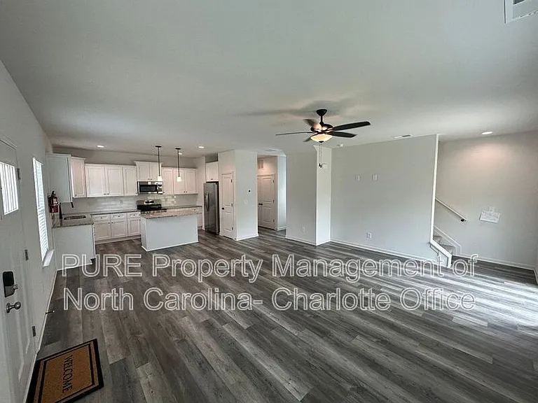 2649 Hemphill St — Photo 4