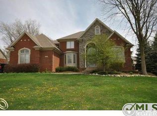 1934 Rainbow Dr, Rochester Hills, MI 48306