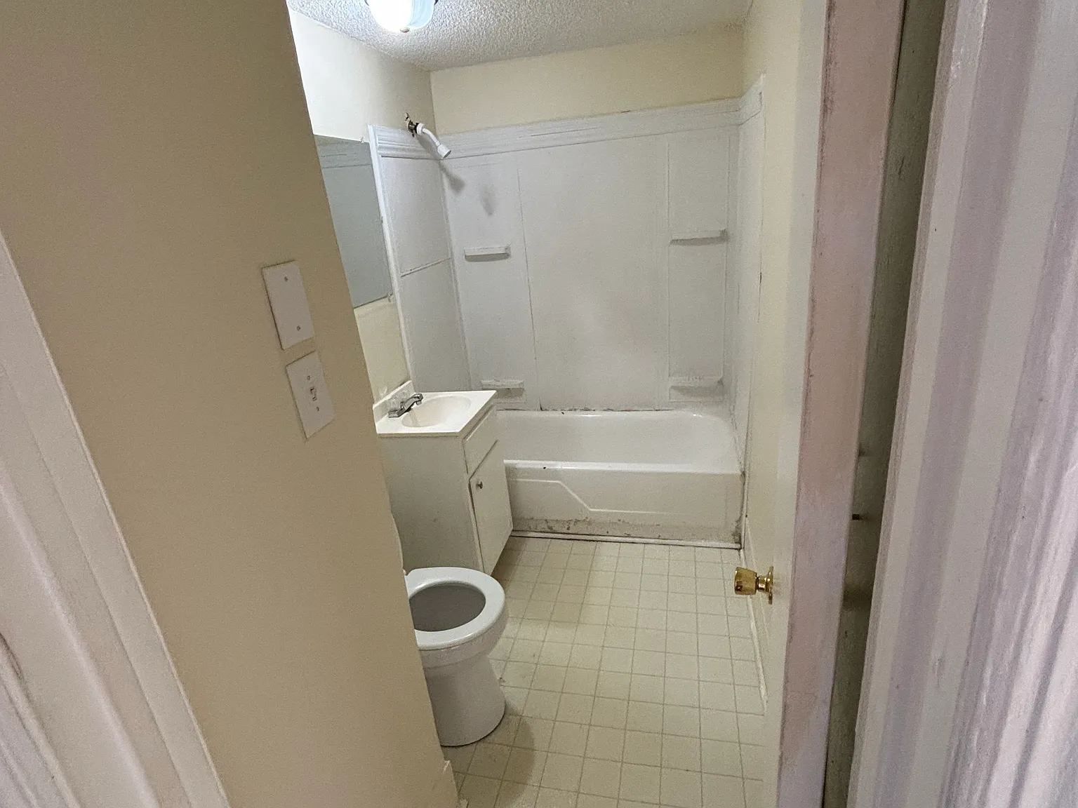 2 bed, 750 sqft, $800 — Photo 3