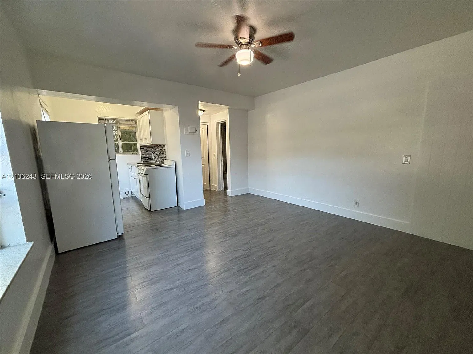 Hollywood South Side Add — Photo 4
