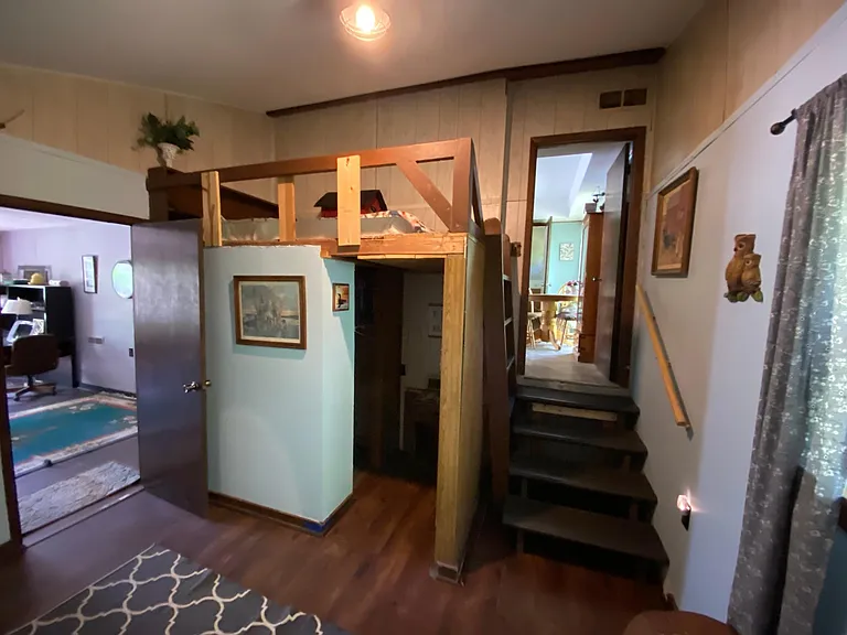 Downstairs bedroom.