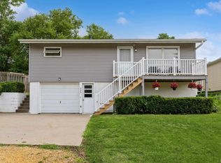 935 10th Ave S, Clinton, IA 52732