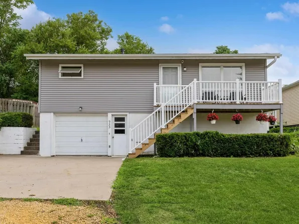 935 10th Ave S, Clinton, IA 52732
