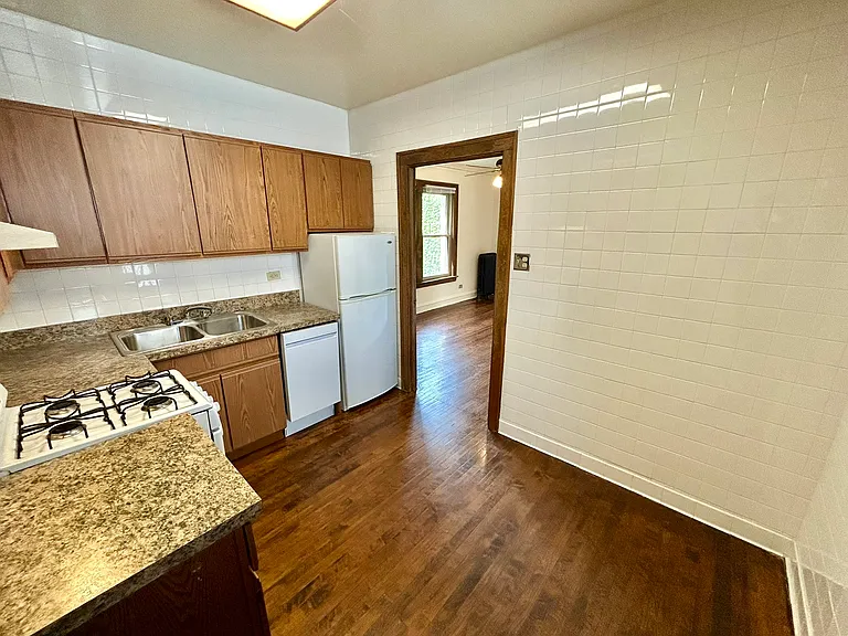 520 W Belden Ave — Photo 36