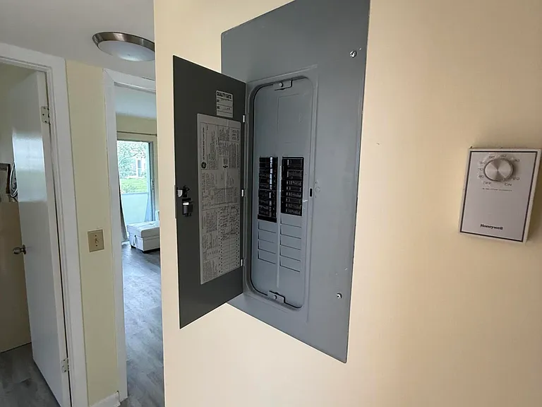389 Fanshaw #389 — Photo 11