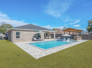 8 Maple Ave, Shalimar, FL 32579