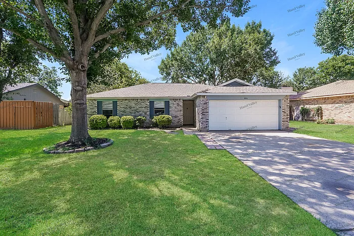 3 bed, 2.0 bath, 1348 sqft, $1,945 — Photo 1