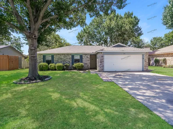 806 Clover Ln, Keller, TX 76248