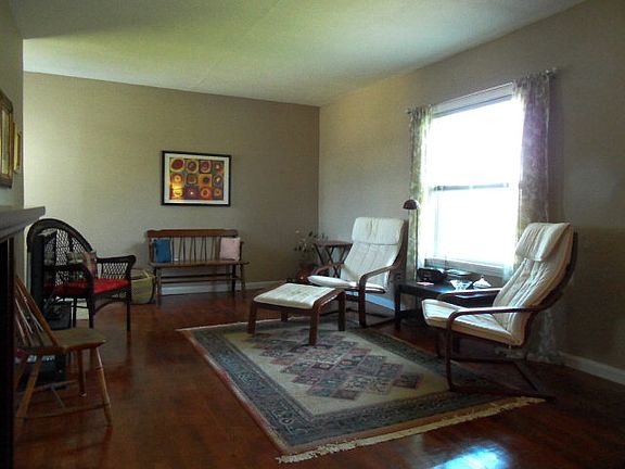 5th image of 113 Corlis Ave