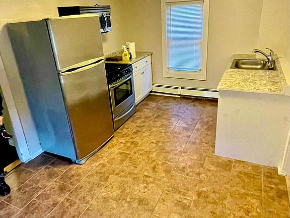Kitchen w/ refrigerator gas stove and microwave