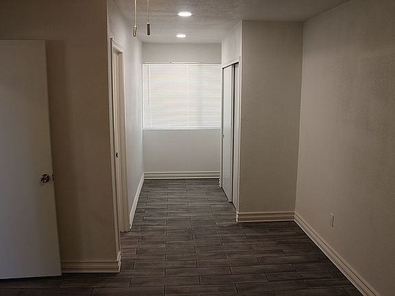 3rd image of 904 N Wedgewood Dr