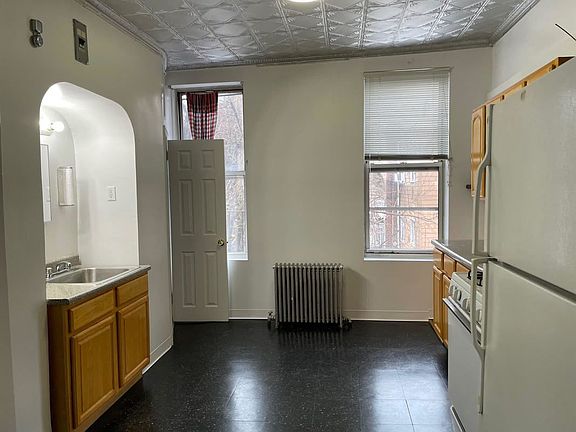 5th image of 354 Graham Ave APT 3R