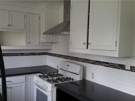 3rd image of 55 Marian Ln
