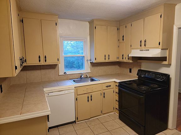 2nd image of 1605 Textile Dr