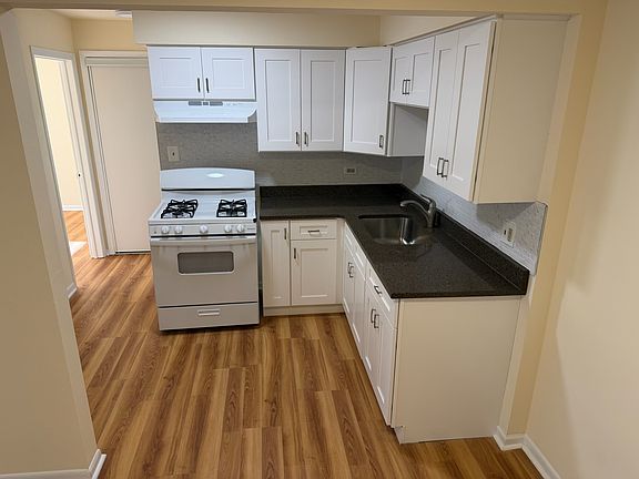 4th image of 319 N Yale Ave #1E