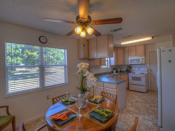 2nd image of 527 Elm Dr