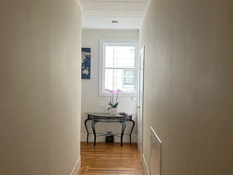 Oak St — Photo 16