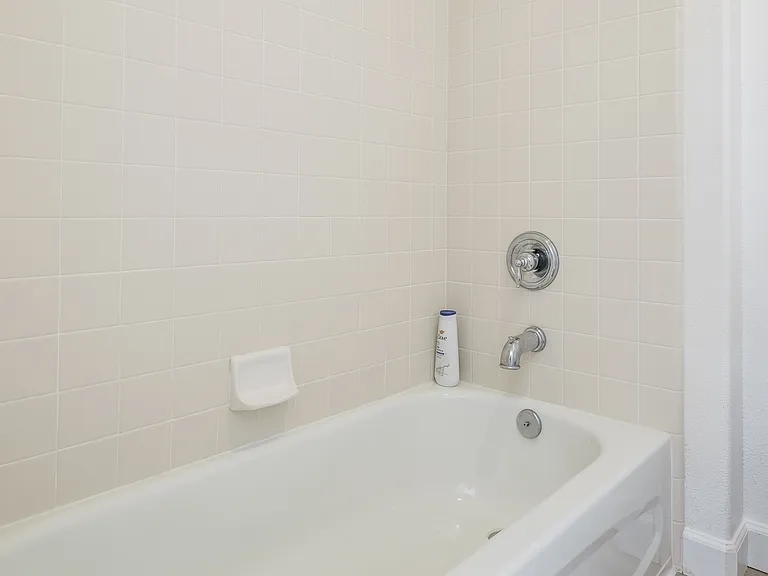 416 Cranston Ct — Photo 43