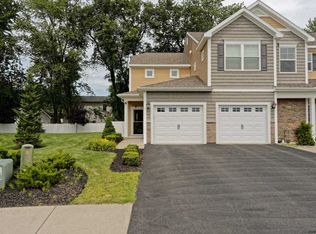 41 Stacey Ct, Cohoes, NY 12047