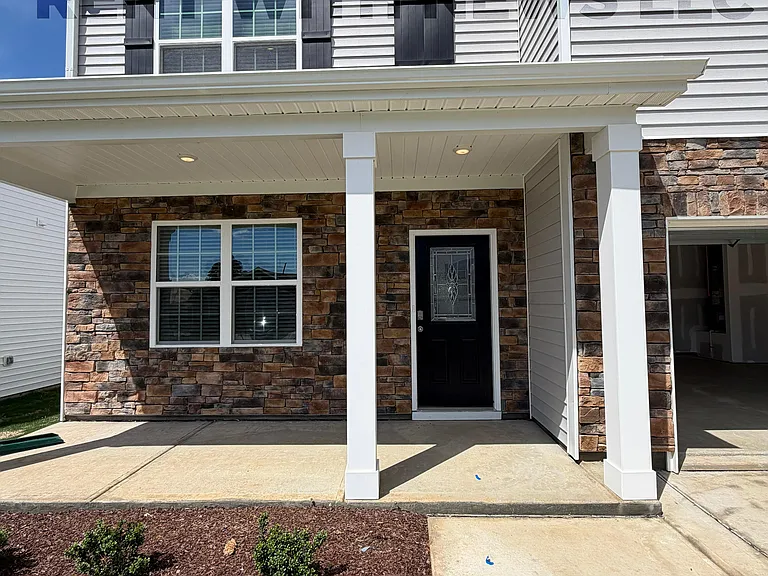 105 Brookberry Ct — Photo 2
