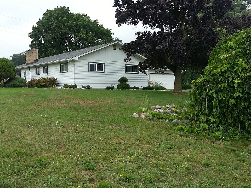 2nd image of 135 Golfside Dr
